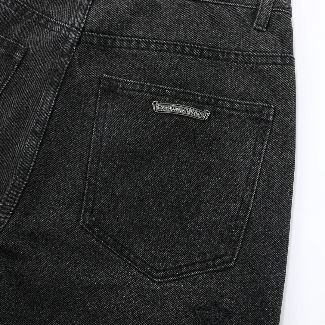P270 💰 (Top version) Chrome Hearts Ma Siwei's same CH Chrome Hearts heavy-duty splicing high street jeans exudes uninhibited personality and unique charm. Every wear and tear is carefully designed to present a unique artistic feel. Made of imported denim fabric, which has undergone heavy industrial washing and destruction treatment, the trousers show a super cool effect on the upper body, allowing you to dominate the fashion stage.  This is more than just a pair of jeans, it is an expression of attitude. With its unique design concept and ultimate pursuit of details, Croxin breaks traditional boundaries and defines the jeans trend in the new era. The trousers are made of double-layer woven fabric and matched with customized hardware, showing an incomparably beautiful and unique style, making every wearer the focus of fashion. Imported denim fabric, super heavy-duty washed and damaged, the upper body is super cool! Customized hardware, incomparably good-looking model. The production process is difficult. It has a high-street feel. Color: black Size: 28-30-32-34-36 (corresponds to S-M-L-XL-XXL)